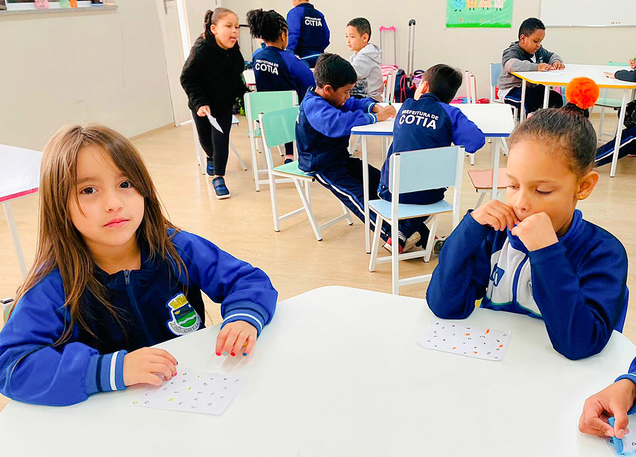 Atividade ‘Aprendendo as Vogais’ - Jardins I e II