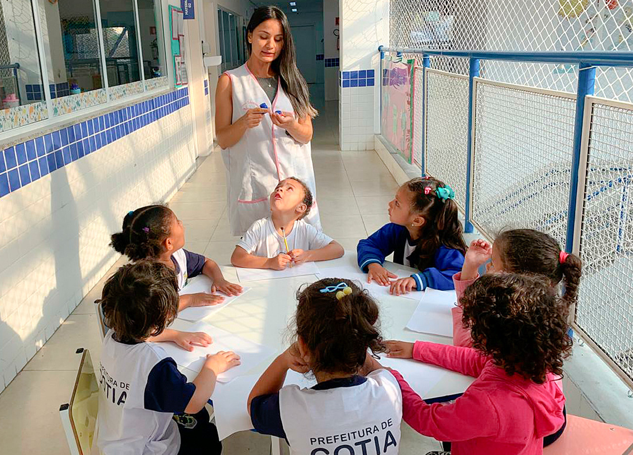 Projeto de Sala - ‘Cores, números e formas’ - Maternal II C