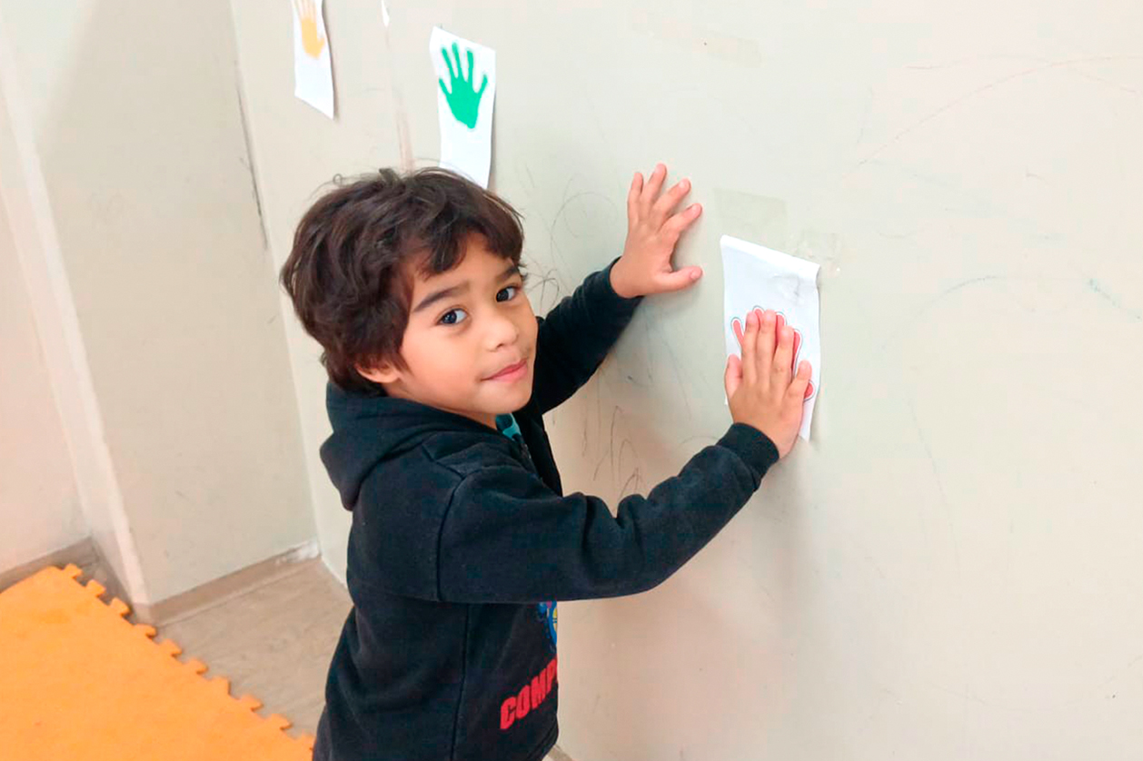 Centro Educacional Arakan estimulou o aprendizado das formas e cores durante uma atividade lúdica com a turma do maternal I C