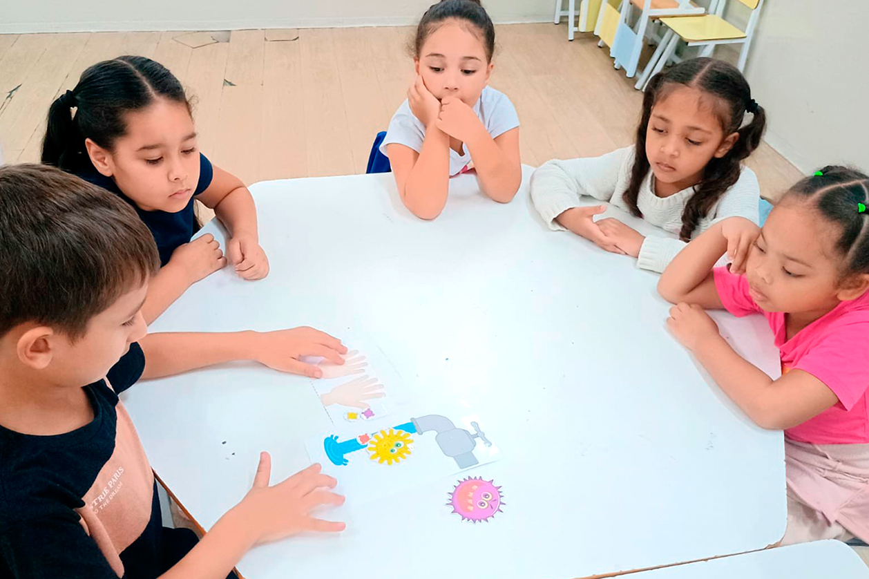 Centro Educacional Arakan realizou atividade lúdica sobre higiene bucal e corporal com a turma do jardim II D