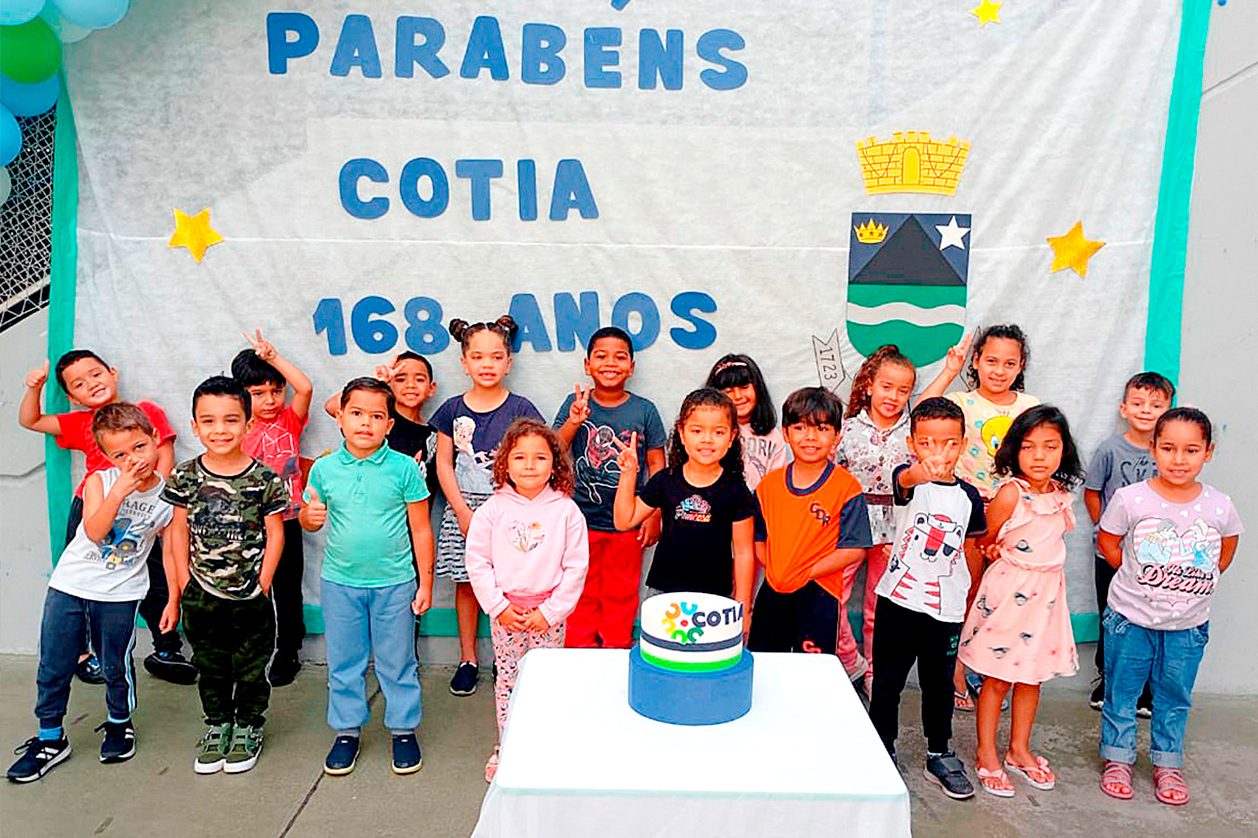 Alunos do Centro Educacional Arakan celebraram o aniversário de Cotia com atividades especiais