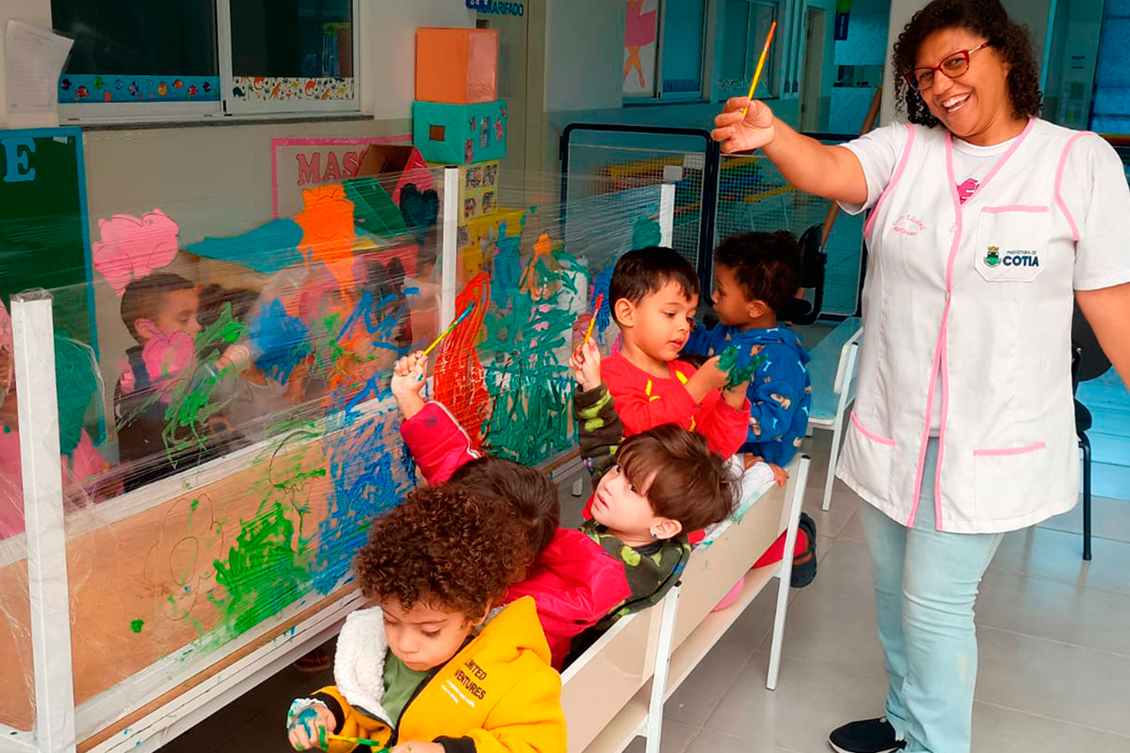 Projeto Férias: Centro Educacional Benedicta Stefano Antunes de Oliveira promoveu experiências artísticas e lúdicas com os pequenos