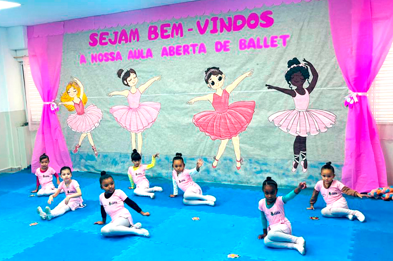 Centro Educacional Benedicta Stefano Antunes de Oliveira realizou aula aberta de ballet para famílias